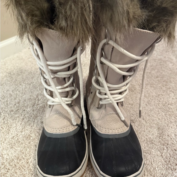 Women's Beige and Black Fur-Lined Boots - Picture 5 of 7